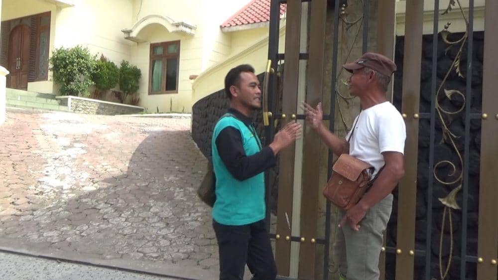 Alat berat Kuswanto dihentikan perangkat desa setempat. Dokumentasi Istimewa