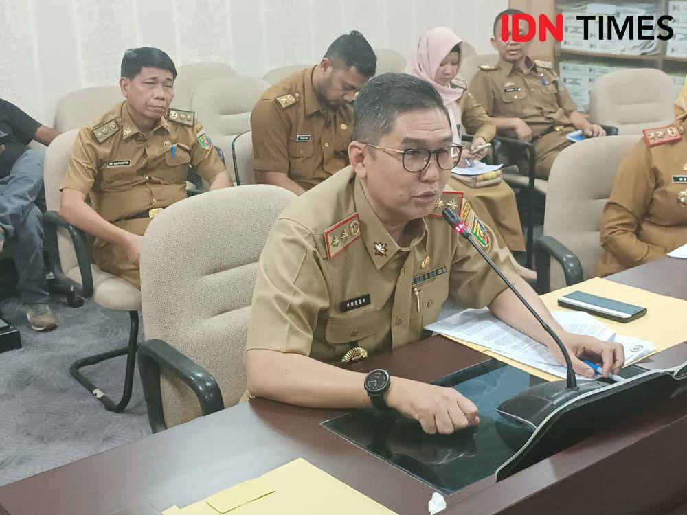 Inspektur Provinsi Lampung, Fredy saat hadir dalam rapat dengar pendapat bersama Komisi I DPRD Provinsi Lampung, Selasa (15/8/2023). (IDN Times/Tama Yudha Wiguna).