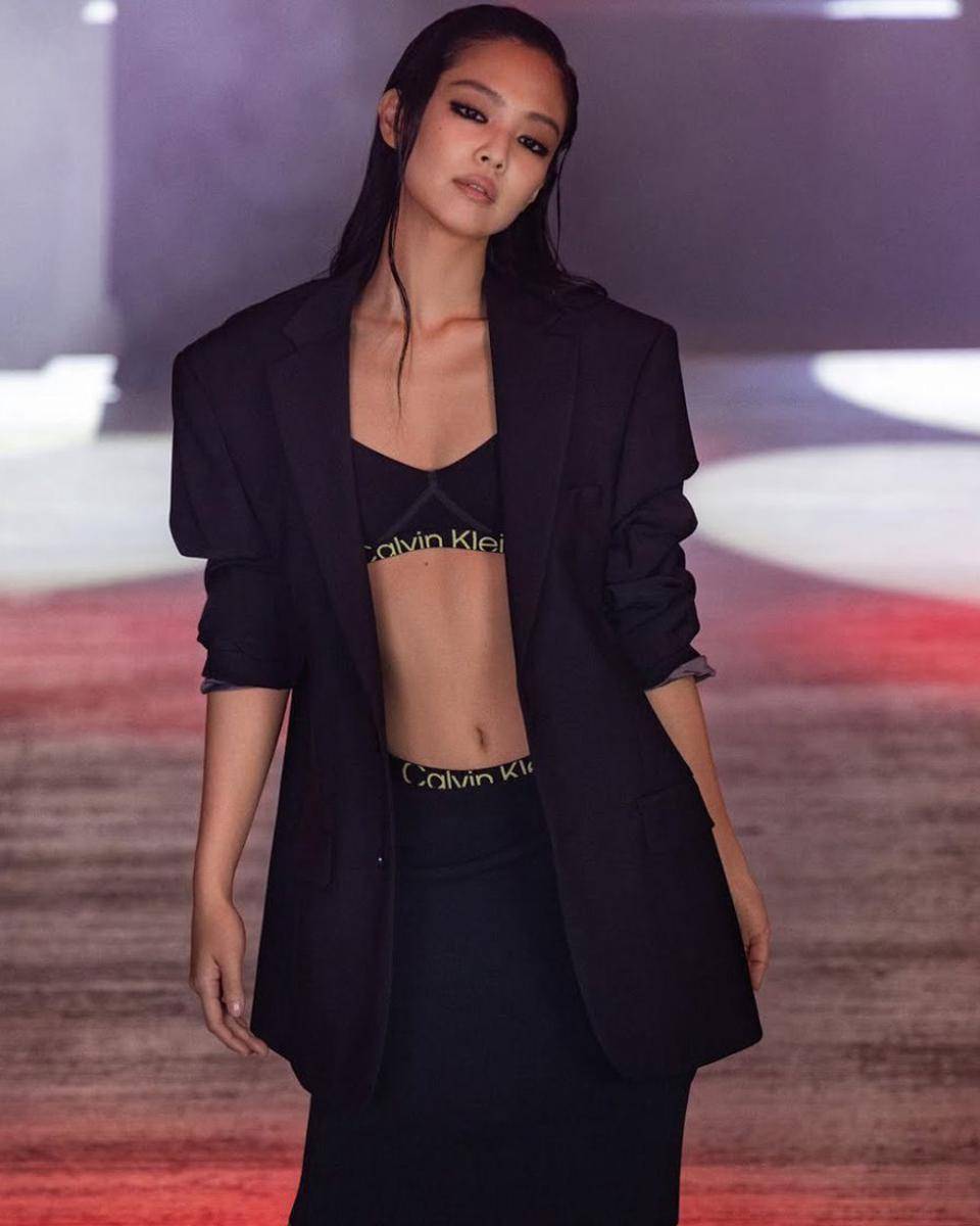 Jennie BLACKPINK untuk campaign musim gugur Calvin Klein (twitter.com/NEWSJENNlE)