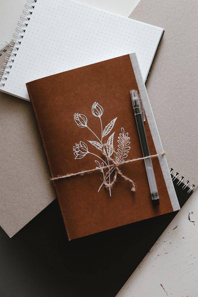 ilustrasi notebook (unsplash.com/Pure Julia)