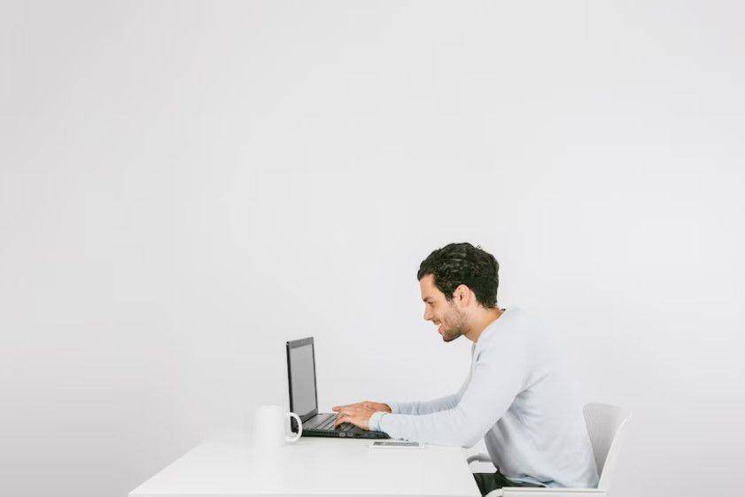 potret seseorang yang memiliki side job (freepik.com/freepik)