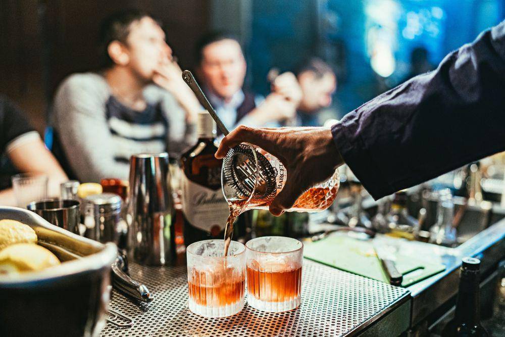 Ilustrasi minman keras atau alkohol (unsplash.com/ztanizlaff)