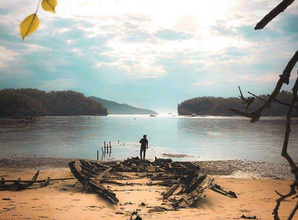 Pantai Tawang (instagram.com/pacitan_paradise)