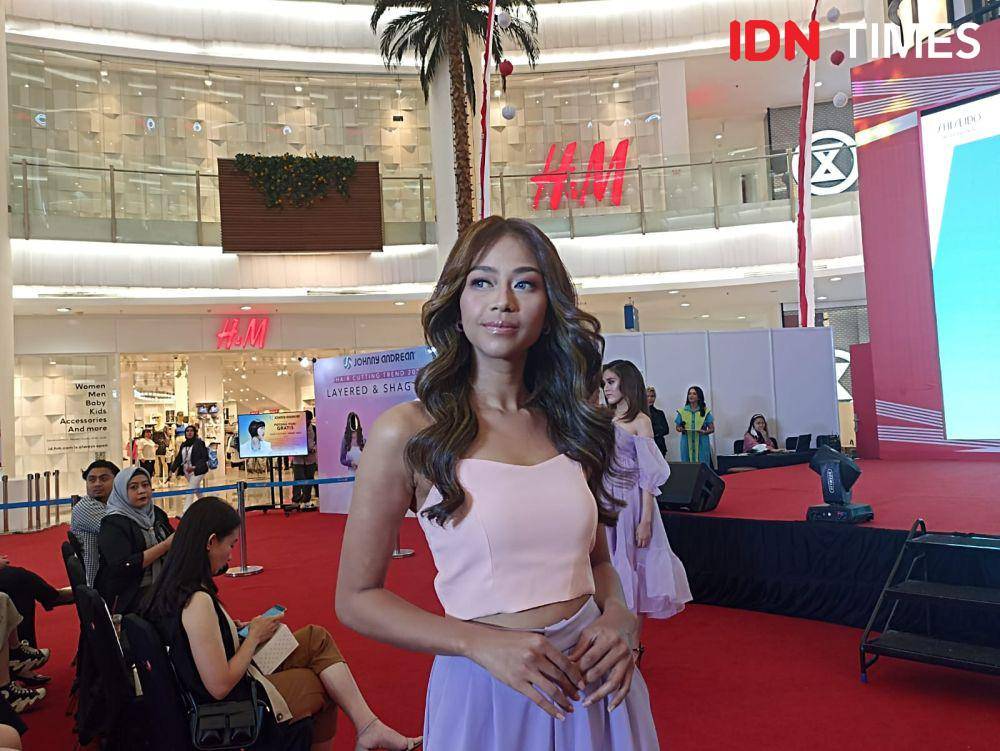 Peluncuran Hair Cutting Trend 2023 "Layered & Shag Cut" by Johnny Andrean Salon di Main Atrium Emporium Pluit Mall, Jakarta. 15 Agustus 2023. (IDN Times/M. Tarmizi Murdianto)