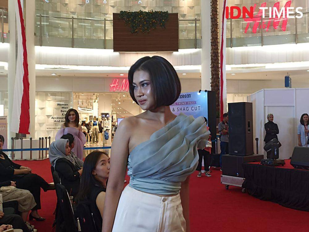 Peluncuran Hair Cutting Trend 2023 "Layered & Shag Cut" by Johnny Andrean Salon di Main Atrium Emporium Pluit Mall, Jakarta. 15 Agustus 2023. (IDN Times/M. Tarmizi Murdianto)