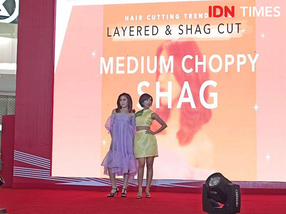 Peluncuran Hair Cutting Trend 2023 "Layered & Shag Cut" by Johnny Andrean Salon di Main Atrium Emporium Pluit Mall, Jakarta. 15 Agustus 2023. (IDN Times/M. Tarmizi Murdianto)