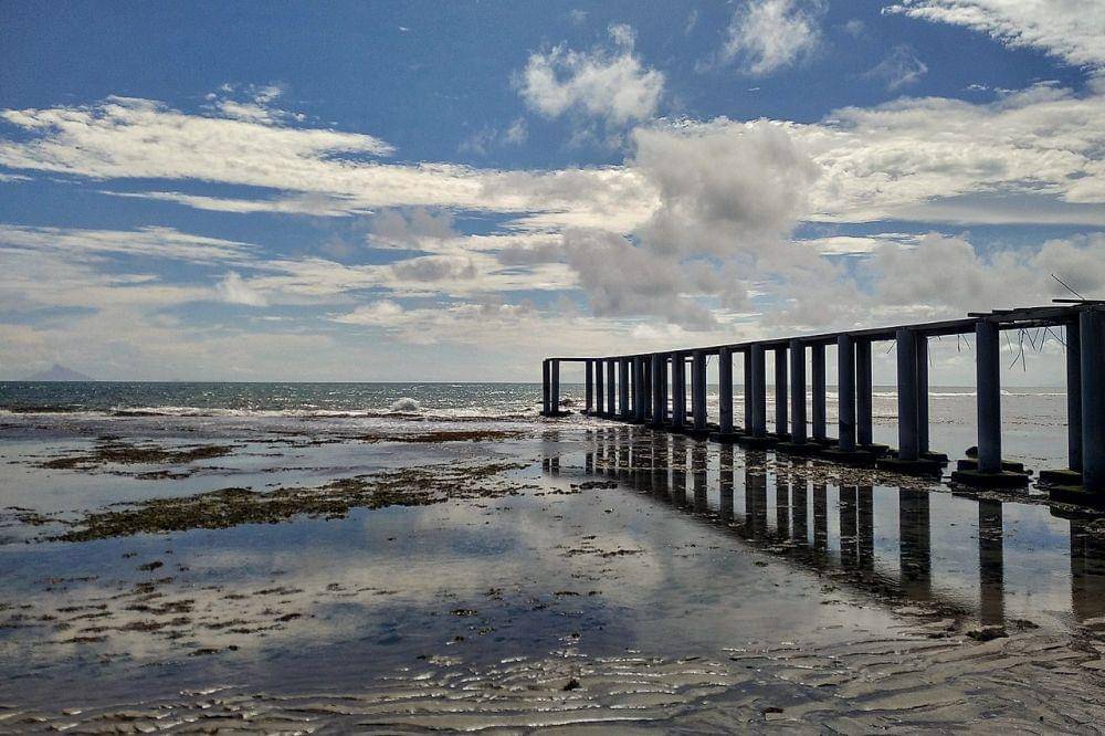 ilustrasi Pantai Anyer, Serang, Banten (wikimedia.org/Robby R Noor)