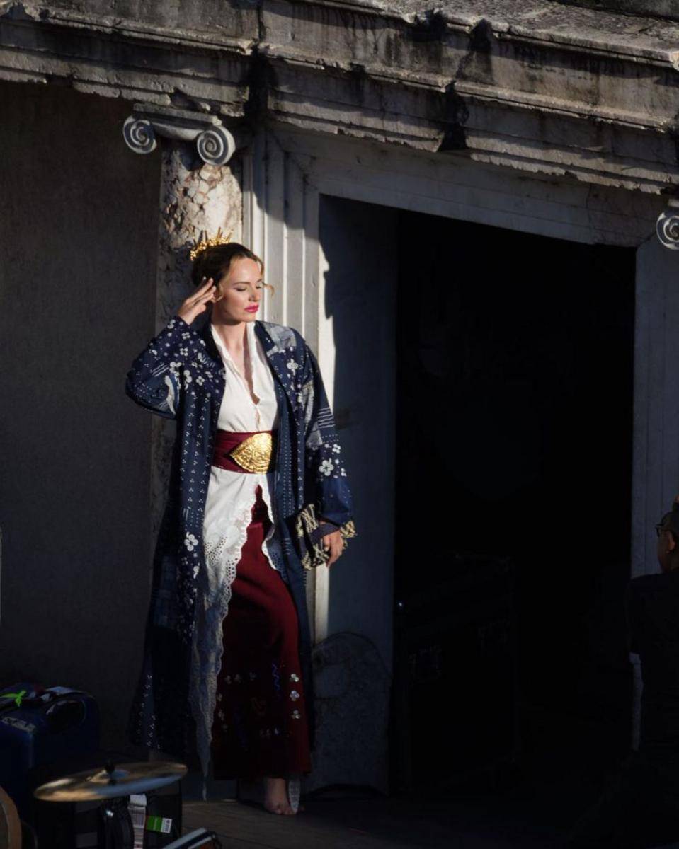 kebaya modern merah putih (instagram.com/sejauh_mata_memandang)