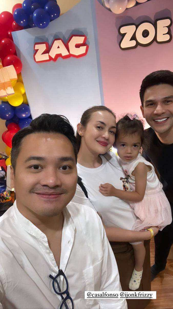 keluarga Rianti Cartwright di momen ulang tahun ke-9 anak kembar Jonathan Frizzy (instagram.com/riantic)