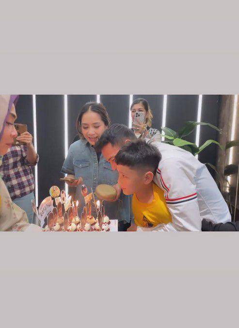 ulang tahun Rafathar (Instagram.com/amy_r_qanita)