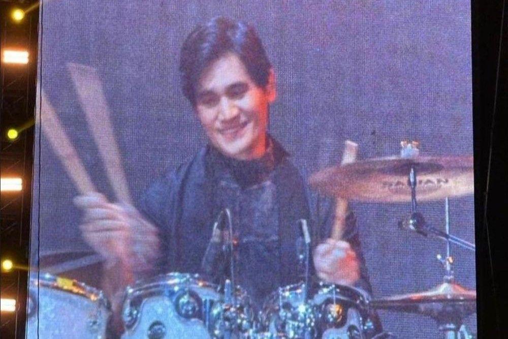 7 Potret Tyo Nugros di Konser Dewa feat All Star 2023, Bikin Histeris!