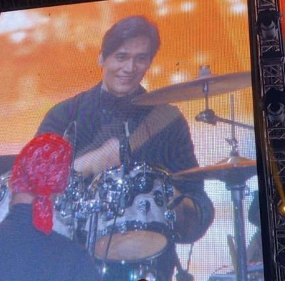 Tyo Nugros di panggung Konser Dewa 2023 (instagram.com/awulaandr)