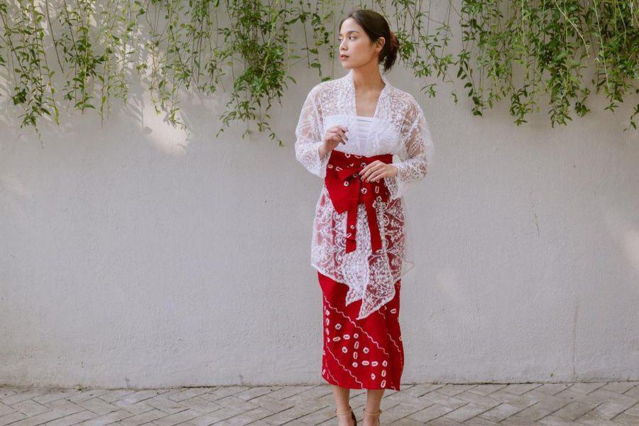 8 Inspirasi Kebaya Merah Putih untuk Wisuda hingga Pesta