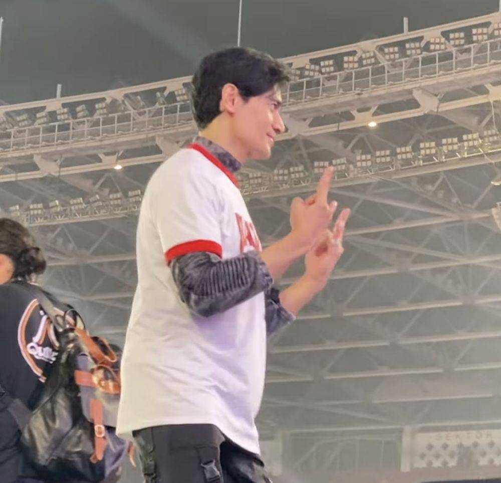 Tyo Nugros di panggung Konser Dewa 2023 (instagram.com/nvion_)