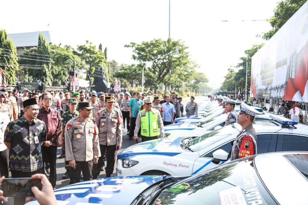 Kapolda Jateng Irjen Pol Ahmad Luthfi mengecek kesiapsiagaan personel Satlantas yang ikut mengamankan jalannya konferensi para menteri ekonomi se-ASEAN. (IDN Times/Dok Humas Polda Jateng)