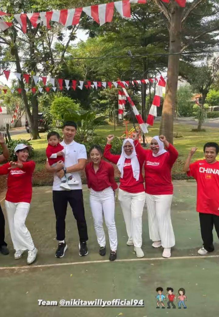 gaya agustusan keluarga artis (Instagram.com/nikitawillyofficial94)