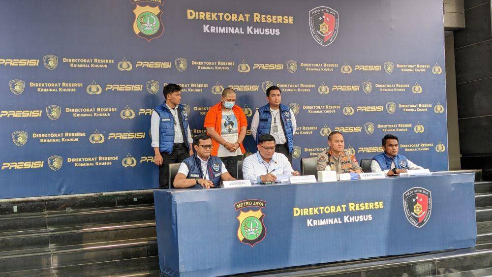 Direktur Reserse Kriminal Khusus (Dirreskrimsus) Polda Metro Jaya Kombes Ade Safri Simanjuntak menjelaskan (dok. BCA)