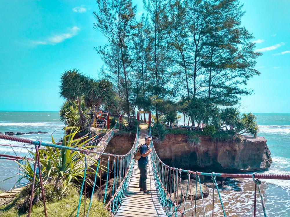 5 Wisata di Indonesia dengan Legenda Cinta Tak Direstui