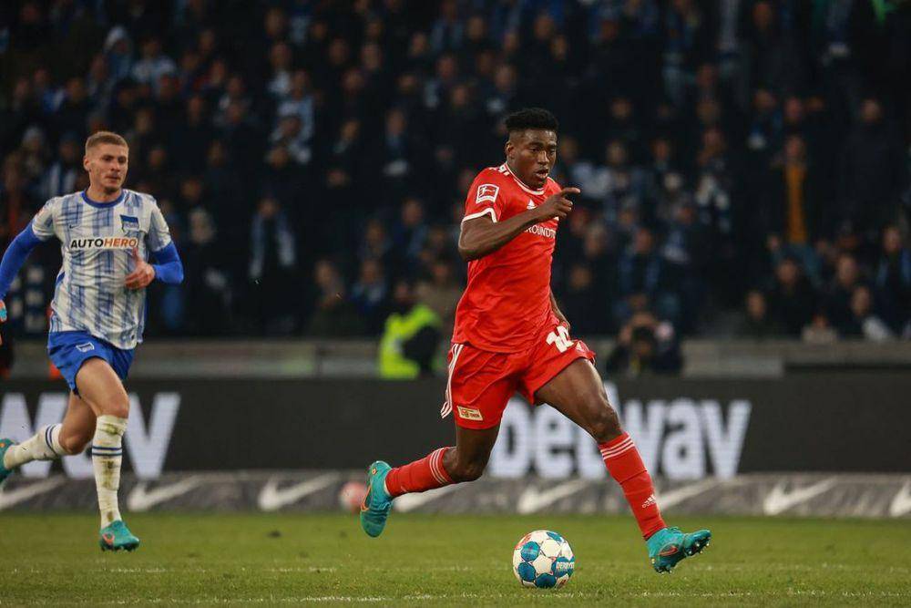 Taiwo Awoniyi membawa bola. (instagram.com/awoniyi18)