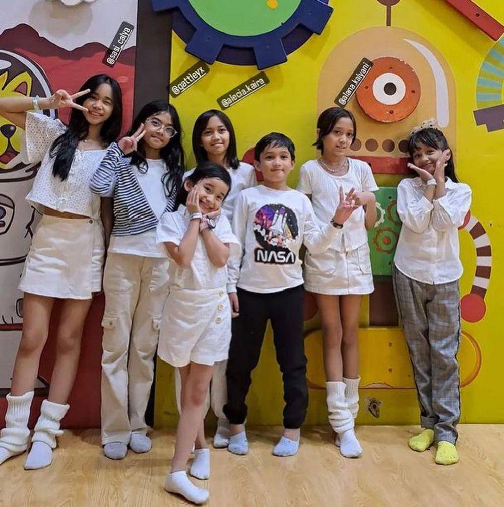 para tamu di momen ulang tahun ke-9 anak kembar Jonathan Frizzy (instagram.com/ijonk_ririn)