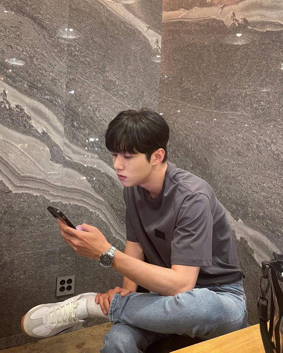 Seo Ji Hoon (instagram.com/jihux)