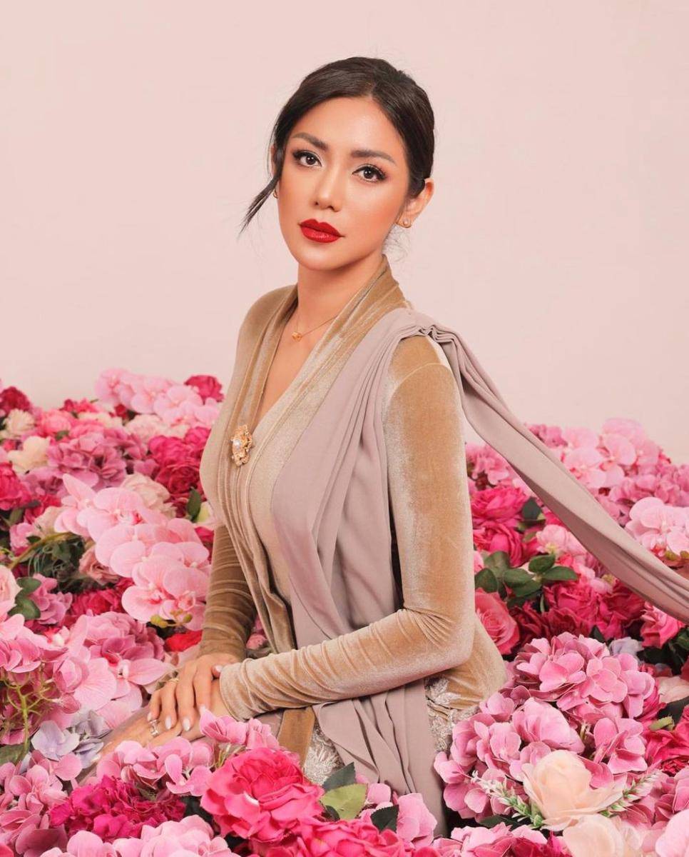OOTD artis yang rayakan Hari Kemerdekaan RI (instagram.com/victoria_makeupatelier)