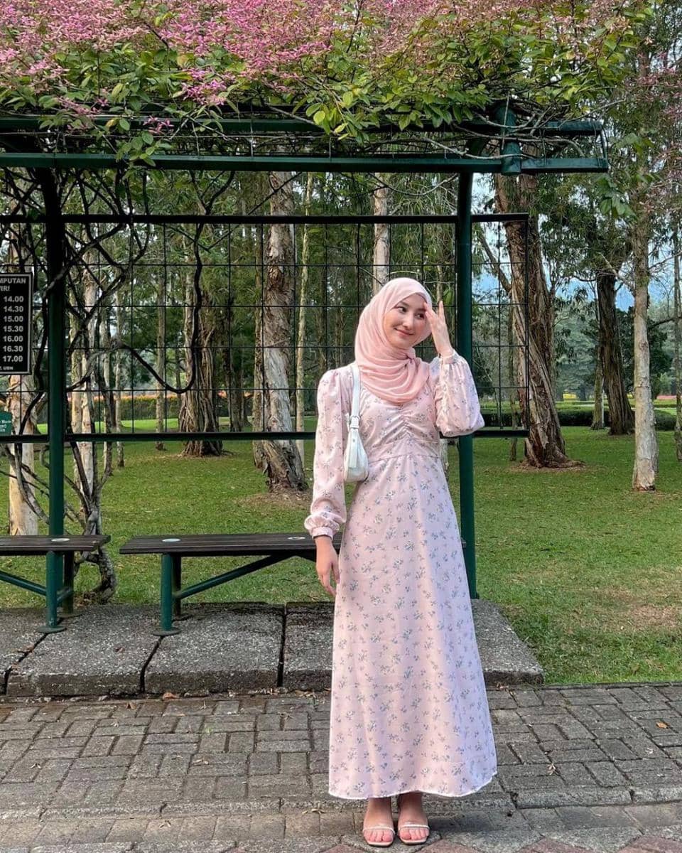 inspirasi OOTD ala Denis (instagram.com/denisseshaqira)