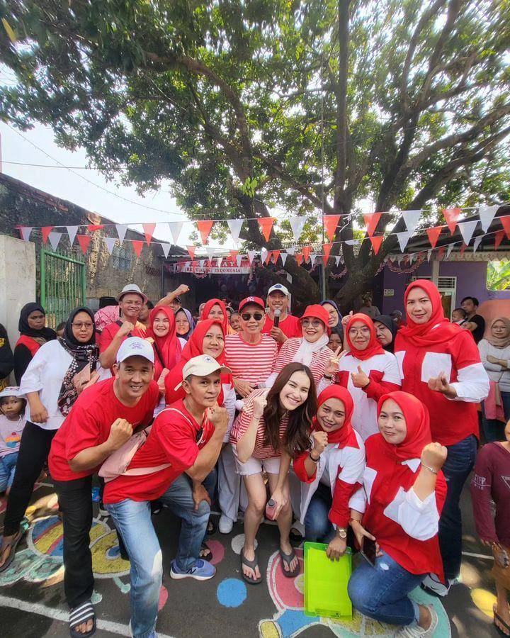 gaya agustusan keluarga artis (instagram.com/ayutingting92)