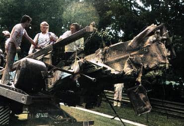 Bangkai mobil Peterson yang dipotret setelah terlibat kecelakaan pada GP Italia 1978. (commons.wikimedia.org/GarethBThomas2000)