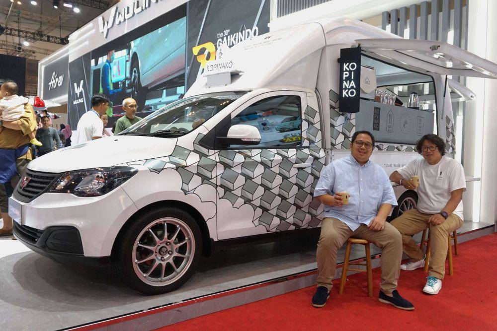 Brian Gomgom bersama dengan JB Khrisna Susanto (dok. Wuling Motors)