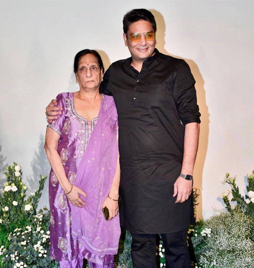 Mukesh Chhabra dan mama (instagram.com/castingchhabra)
