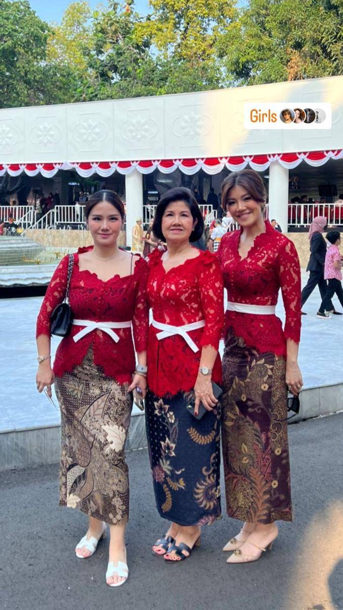 gaya agustusan keluarga artis (instagram.com/agathasuci)