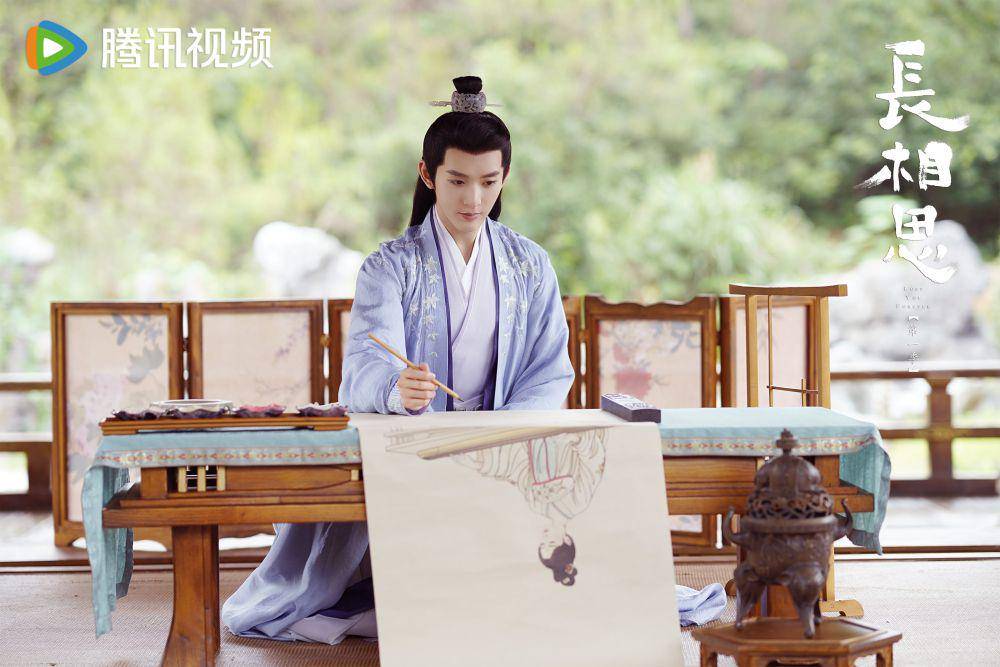Tushan Jing saat sedang melukis Xiao Yao dalam drama China Lost You Forever (dok.WeTV/Lost You Forever)