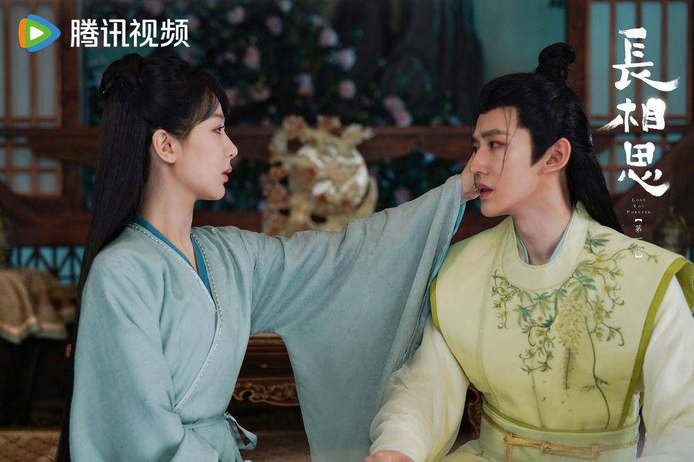 Tushan Jing saat sedang temu rindu dengan Xiao Yao dalam drama China Lost You Forever (dok.WeTV/Lost You Forever)