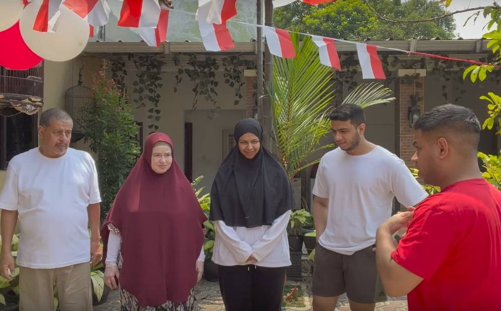 potret keluarga Fadil Jaidi rayakan 17 Agustus (youtube.com/Fadil Jaidi)