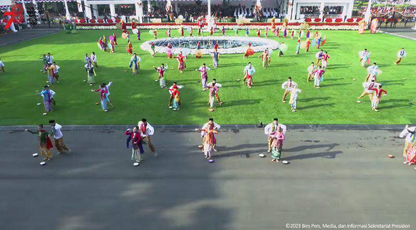 cuplikan tari-tarian kirab budaya Monas di Istana Merdeka (youtube.com/Sekretariat Presiden)