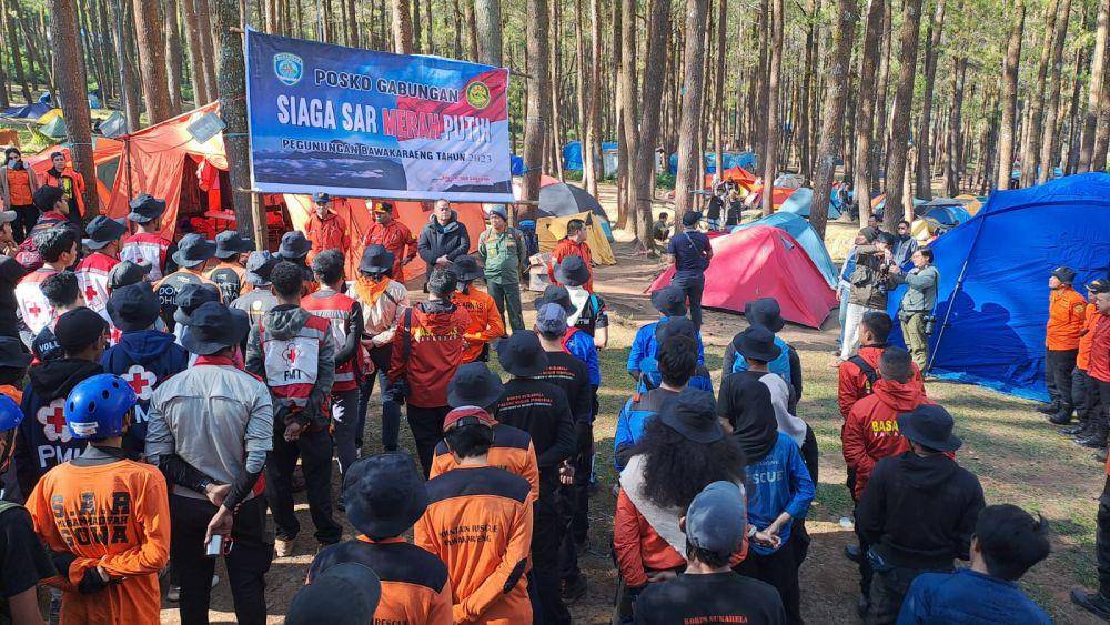 Basarnas Makassar menggelar Siaga SAR khusus dengan melibatkan puluhan unsur gabungan untuk memantau pendaki di Gunung Bawakaraeng pada momen peringatan HUT ke-78 Kemerdekaan Indonesia. (Dok. Basarnas Makassar)