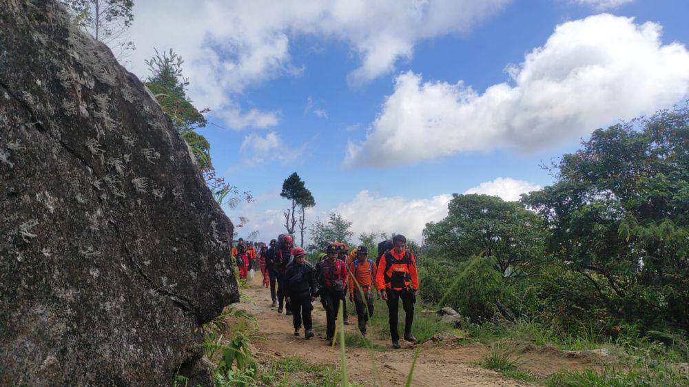 Basarnas Makassar menggelar Siaga SAR khusus dengan melibatkan puluhan unsur gabungan untuk memantau pendaki di Gunung Bawakaraeng pada momen peringatan HUT ke-78 Kemerdekaan Indonesia. (Dok. Basarnas Makassar)