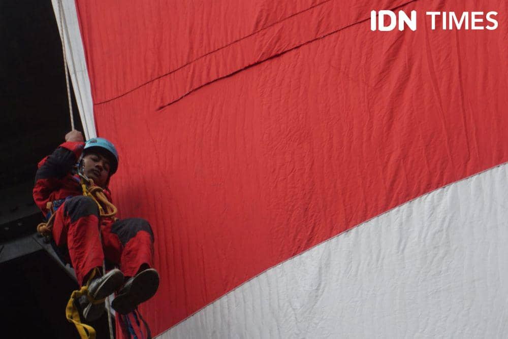 Bendera Raksasa di Sungai Jogja Jadi Alarm Darurat Sampah