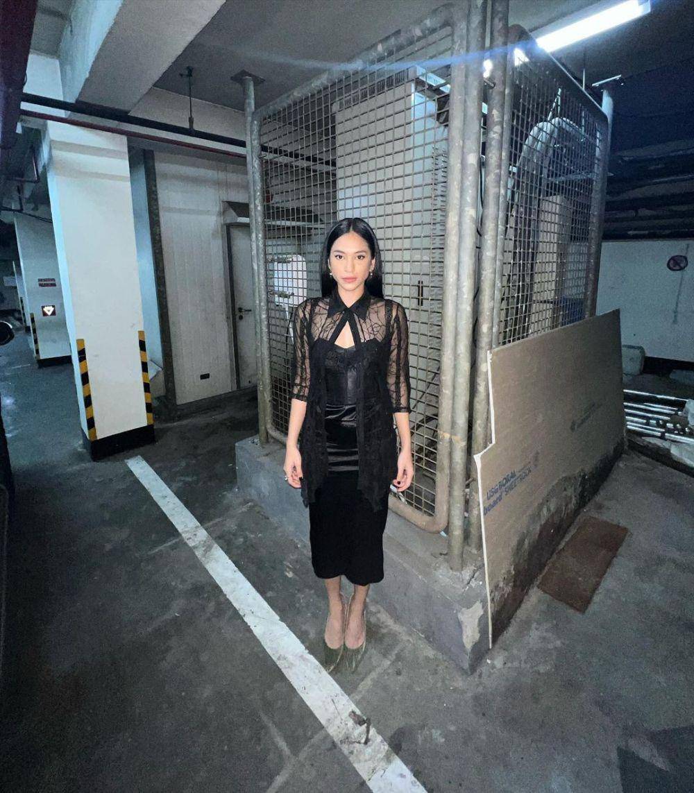 Outfit serba hitam ala Taskya Namya (instagram.com/taskyanamya)