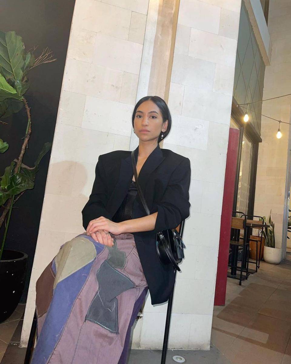 Outfit serba hitam ala Taskya Namya (instagram.com/taskyanamya)