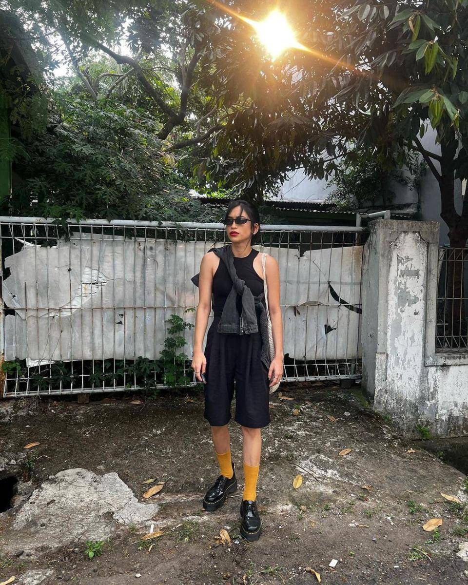 Outfit serba hitam ala Taskya Namya (instagram.com/taskyanamya)