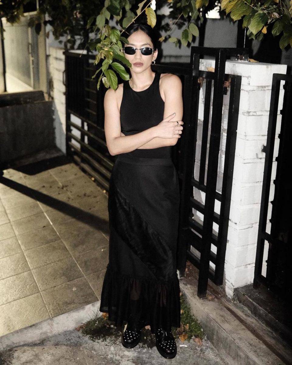 Outfit serba hitam ala Taskya Namya (instagram.com/taskyanamya)