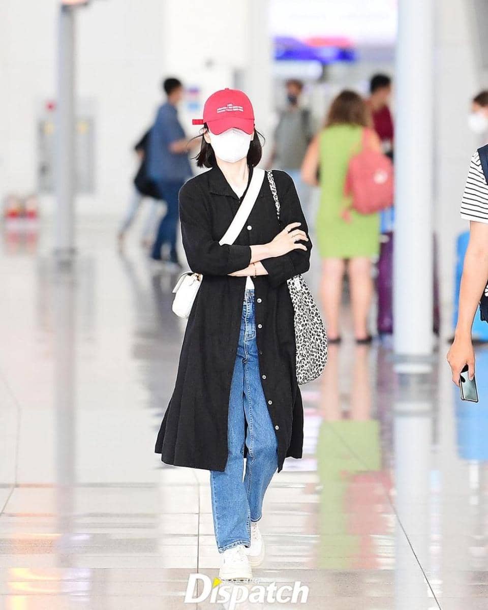 OOTD pakai topi ala Song Hye Kyo (instagram.com/koreadispatch)