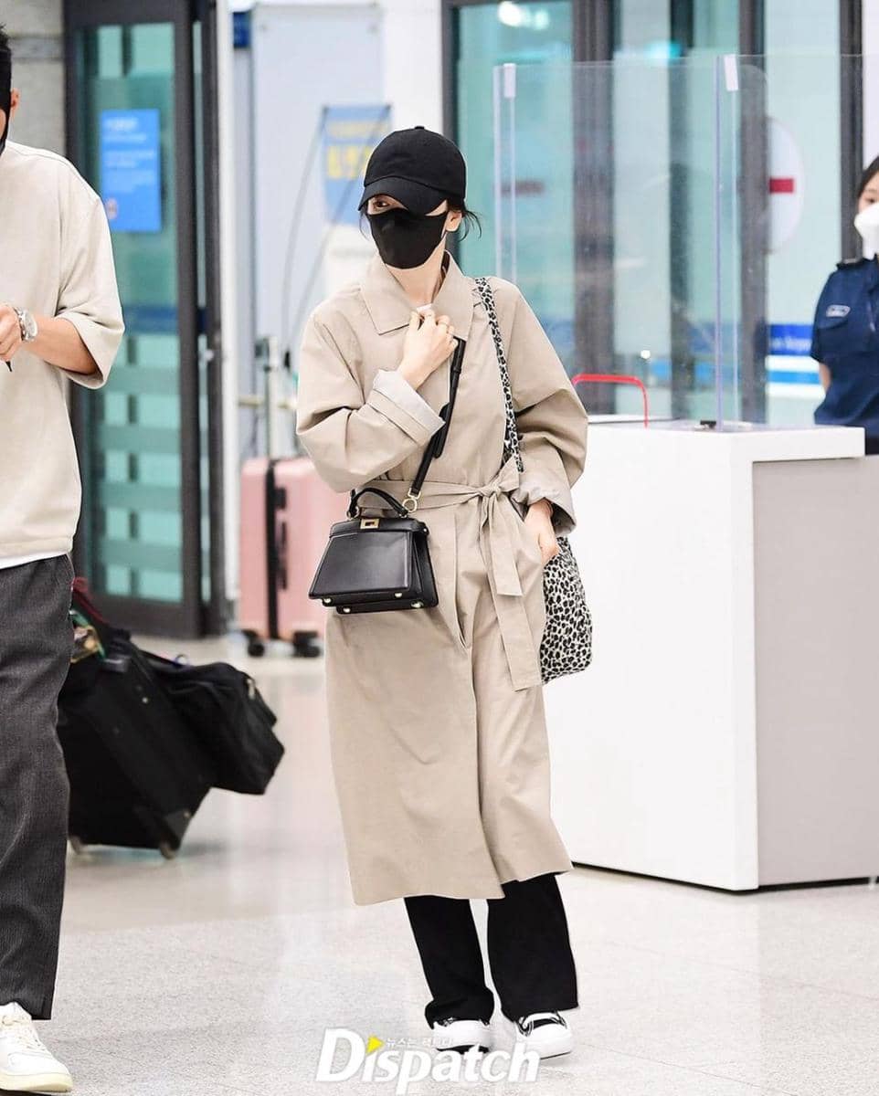 OOTD pakai topi ala Song Hye Kyo (instagram.com/koreadispatch)