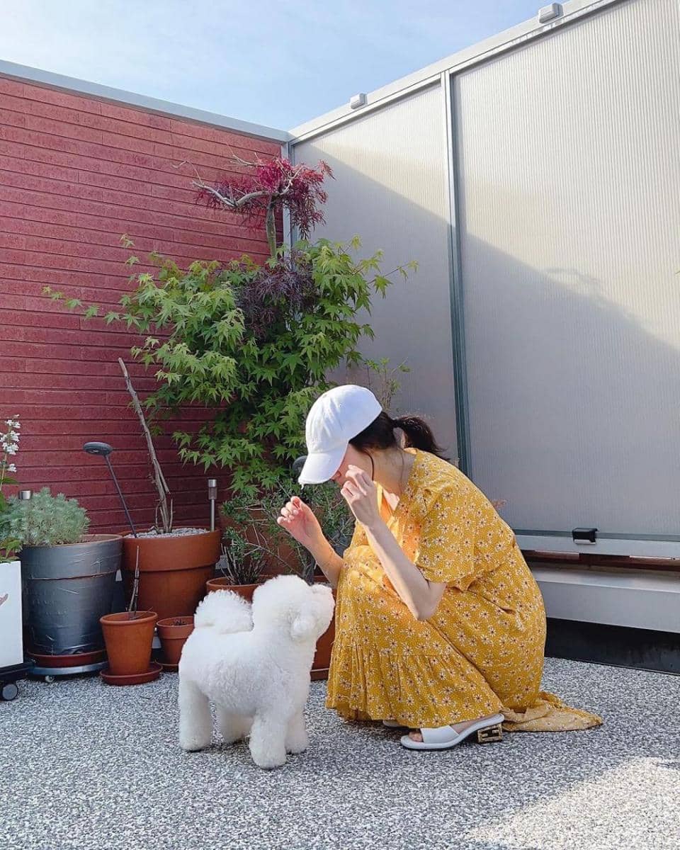 OOTD pakai topi ala Song Hye Kyo (instagram.com/kyo1122)
