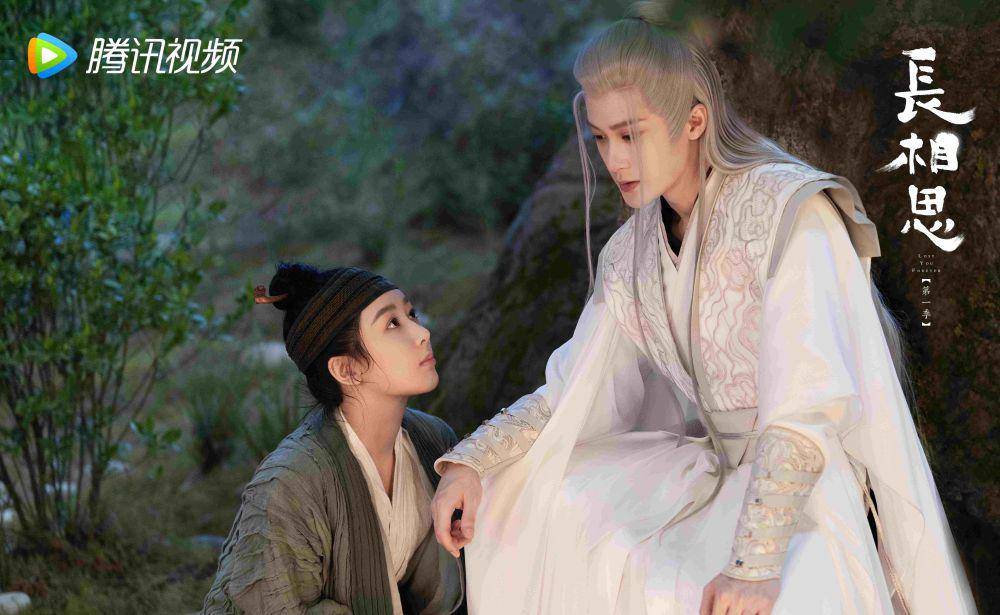 Xiang Liu dan Xiao Liu saat saling bercerita tentang masa lalu dalam drama China Lost You Forever (dok.WeTV/Lost You Forever)
