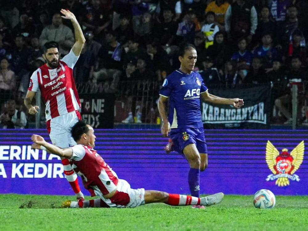 Persik Kediri saat menghadapi Persis Solo pada putaran pertama Liga 1 Indonesia 2023/2024. (instagram.com/persikfcofficial)