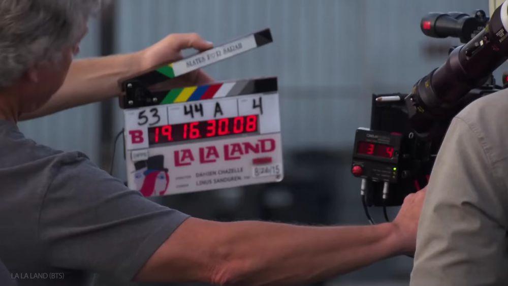 Apa Itu Clapperboard? Ini Fungsinya dalam Pembuatan Film!