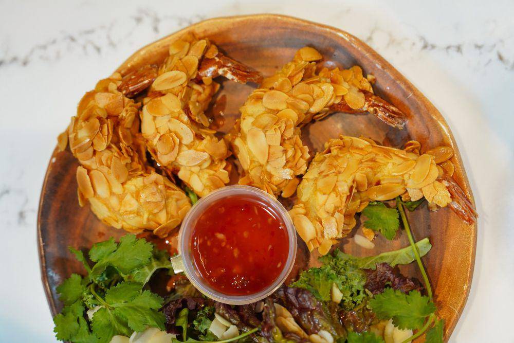 udang goreng almond (pexels.com/Nadin Sh)
